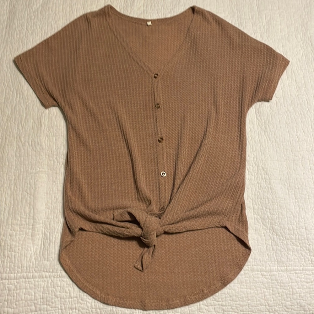 Tan waffle knit loose high-low front tie button down shirt, size small